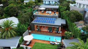 Trelawney Beach House - opposite Blairgowrie beach